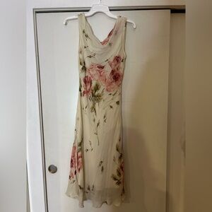 Chic Floral Maxi Dress in Cream and Pink